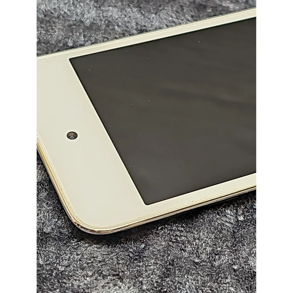 Apple iPod Touch 4th Gen WHITE & SILVER | Model A1367 | 8GB | RESET